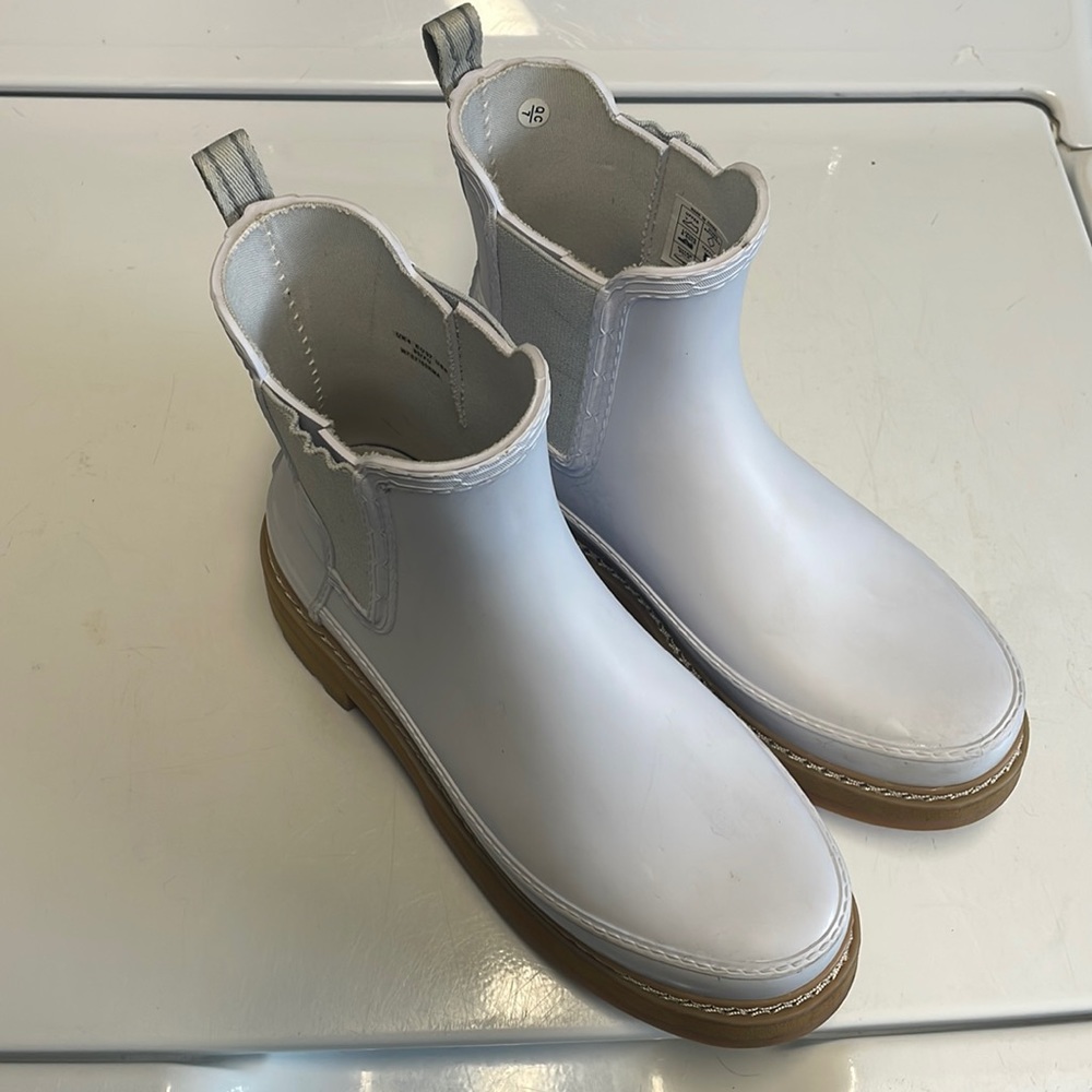 White Hunter Refined Chelsea Boots